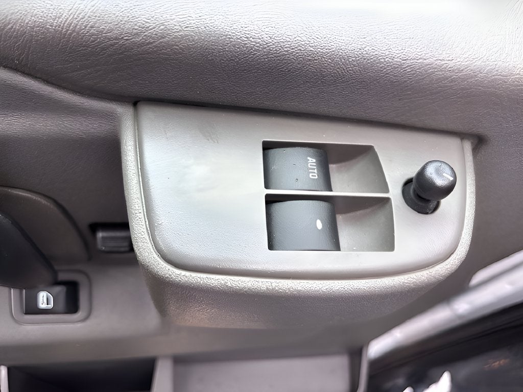 2023 Chevrolet Express Passenger 3500 1LS