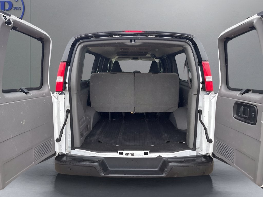2023 Chevrolet Express Passenger 3500 1LS
