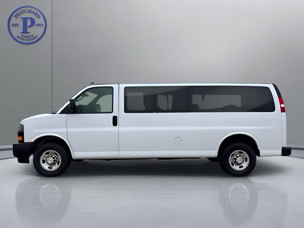 2023 Chevrolet Express Passenger 3500 1LS