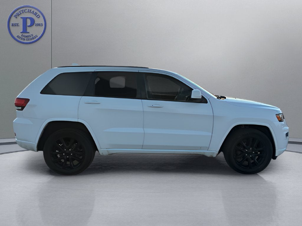 Used 2018 Jeep Grand Cherokee Altitude with VIN 1C4RJFAG8JC500698 for sale in Forest City, IA