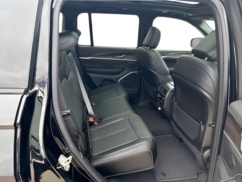 2027 Jeep Grand Cherokee GRAND CHEROKEE LIMITED RESERVE 4X4