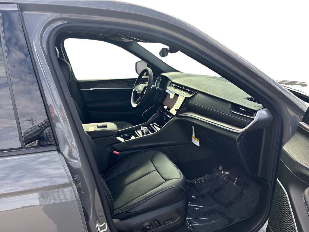 2027 Jeep Grand Cherokee GRAND CHEROKEE LIMITED RESERVE 4X4