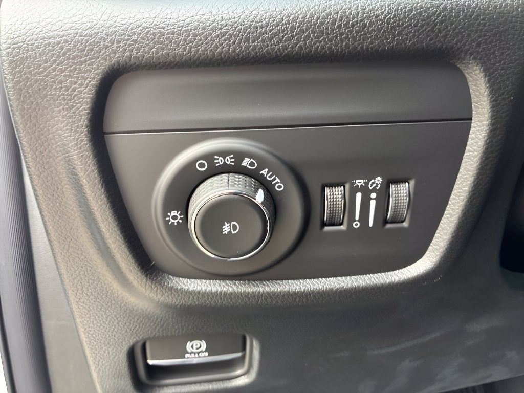 2027 Jeep Grand Cherokee GRAND CHEROKEE LIMITED RESERVE 4X4