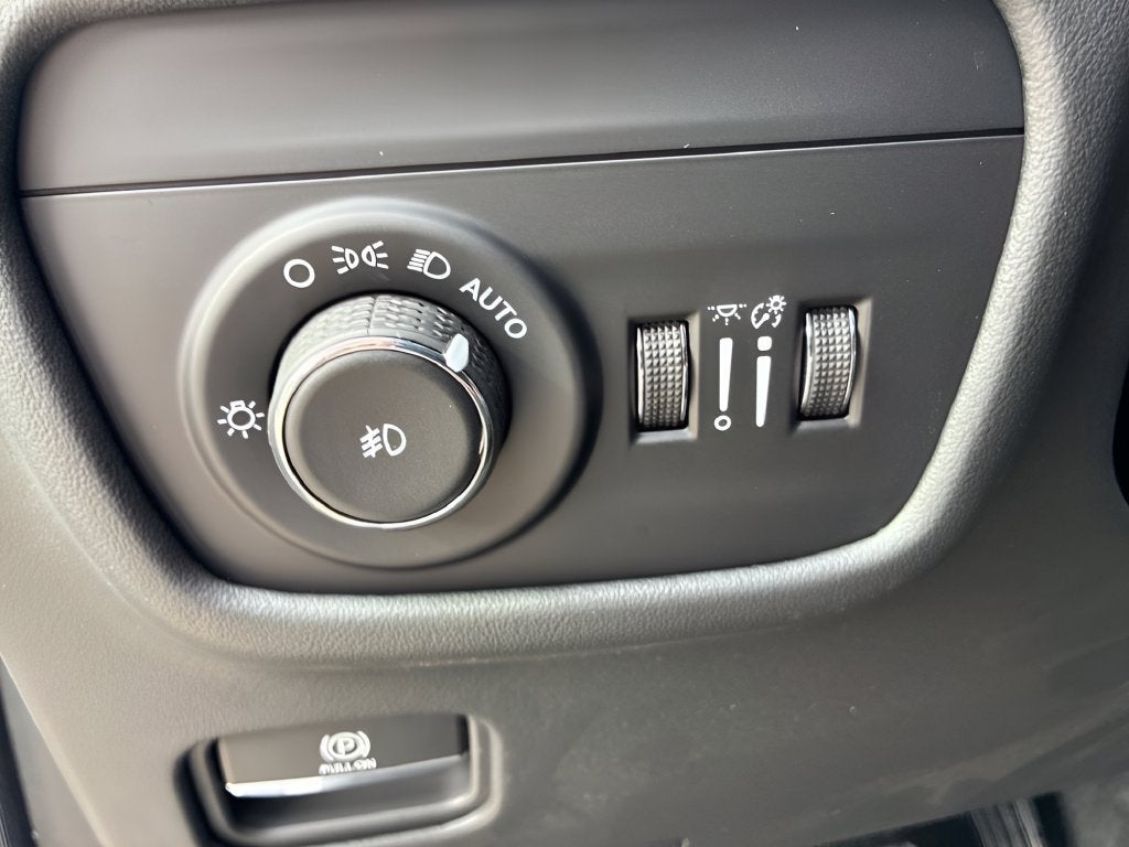 2027 Jeep Grand Cherokee GRAND CHEROKEE SUMMIT 4X4