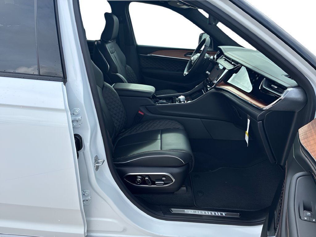 2027 Jeep Grand Cherokee GRAND CHEROKEE SUMMIT 4X4