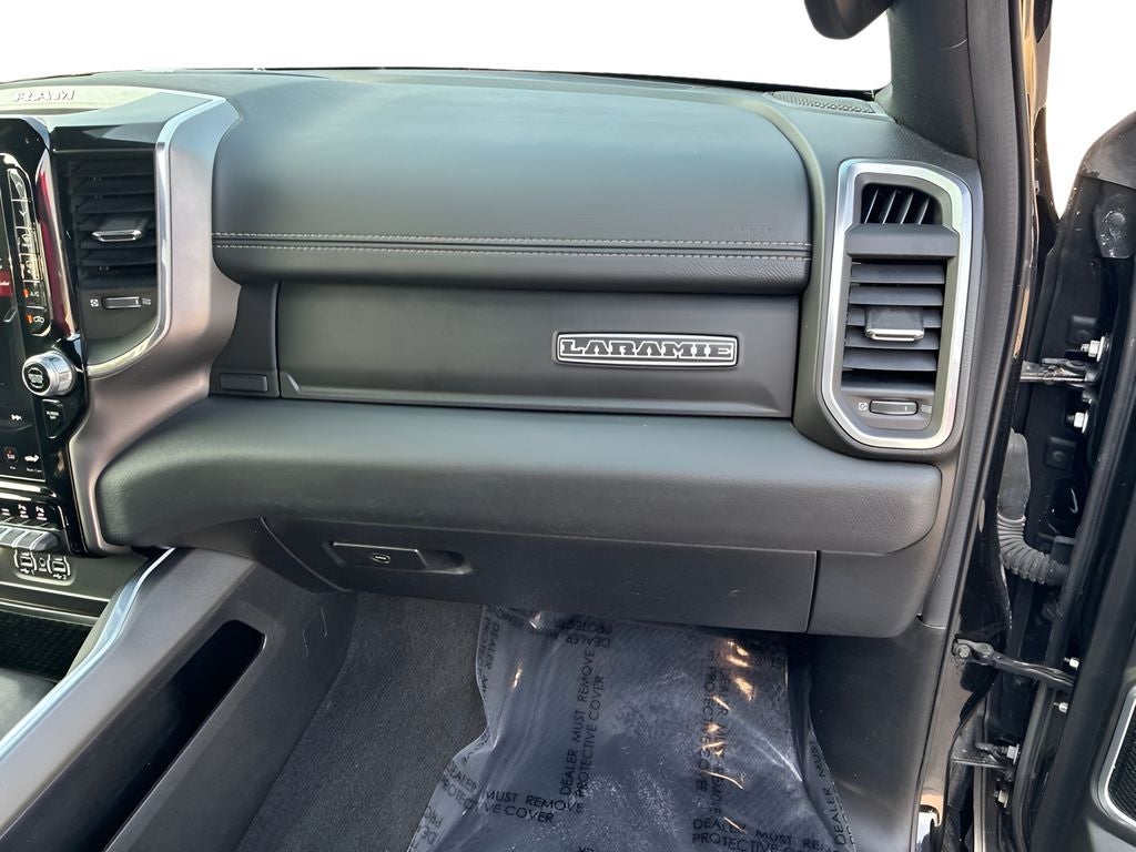 2020 RAM 1500 Laramie Crew Cab 4x4 5'7' Box
