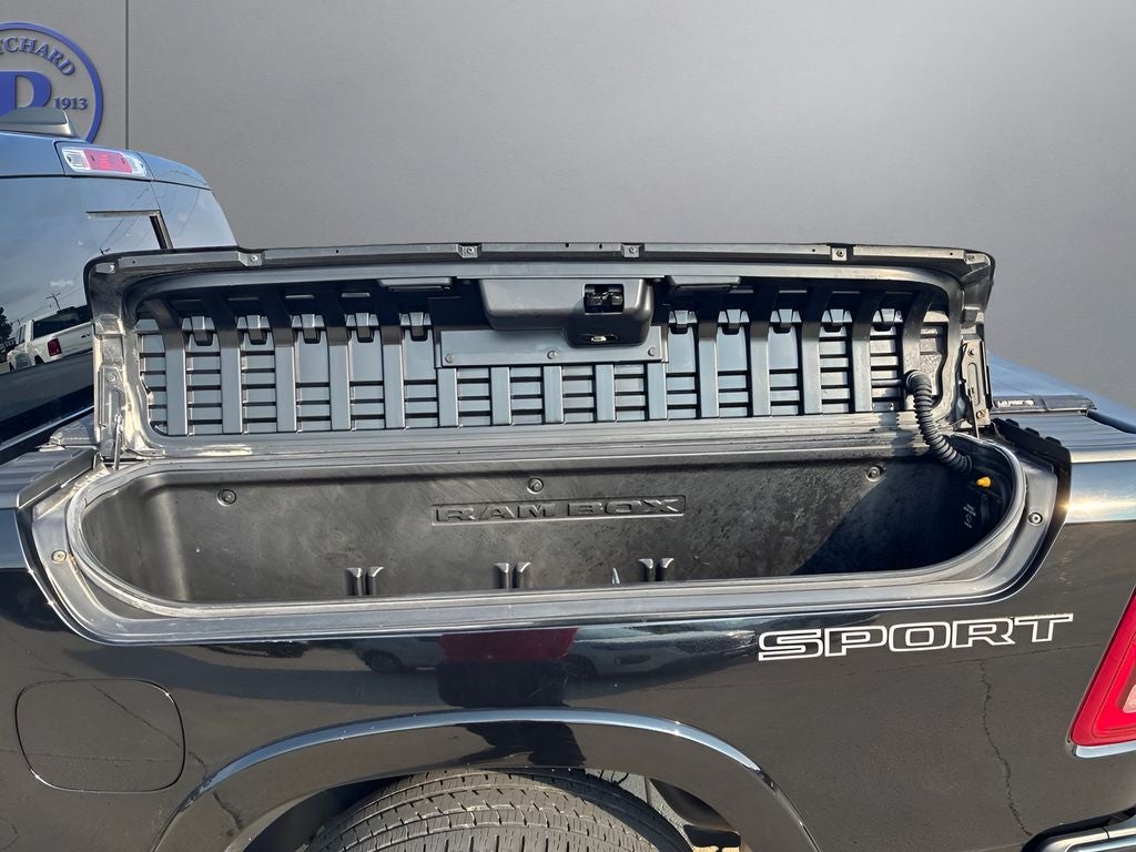 2020 RAM 1500 Laramie Crew Cab 4x4 5'7' Box