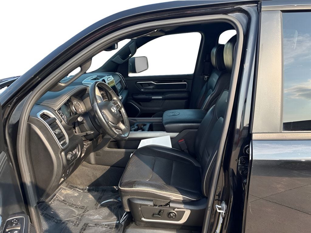 2020 RAM 1500 Laramie Crew Cab 4x4 5'7' Box