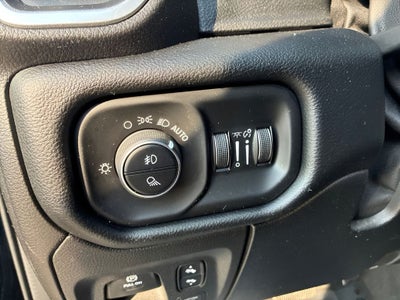 2020 RAM 1500 Laramie Crew Cab 4x4 5'7' Box