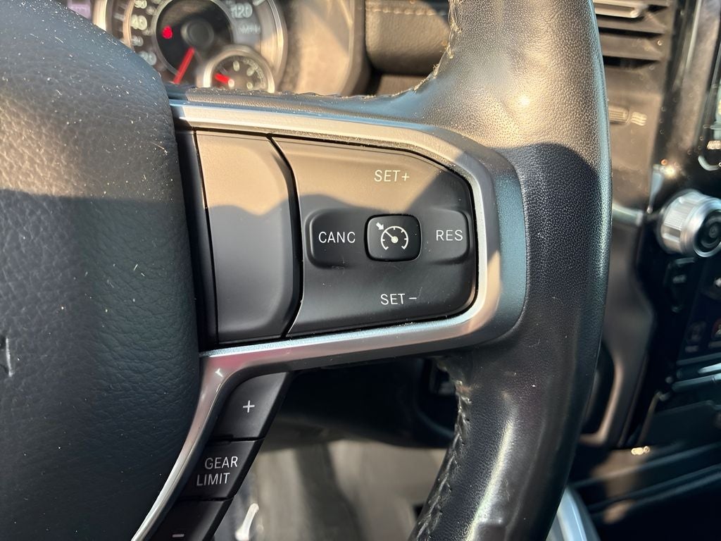 2020 RAM 1500 Laramie Crew Cab 4x4 5'7' Box