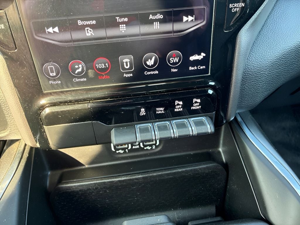2020 RAM 1500 Laramie Crew Cab 4x4 5'7' Box