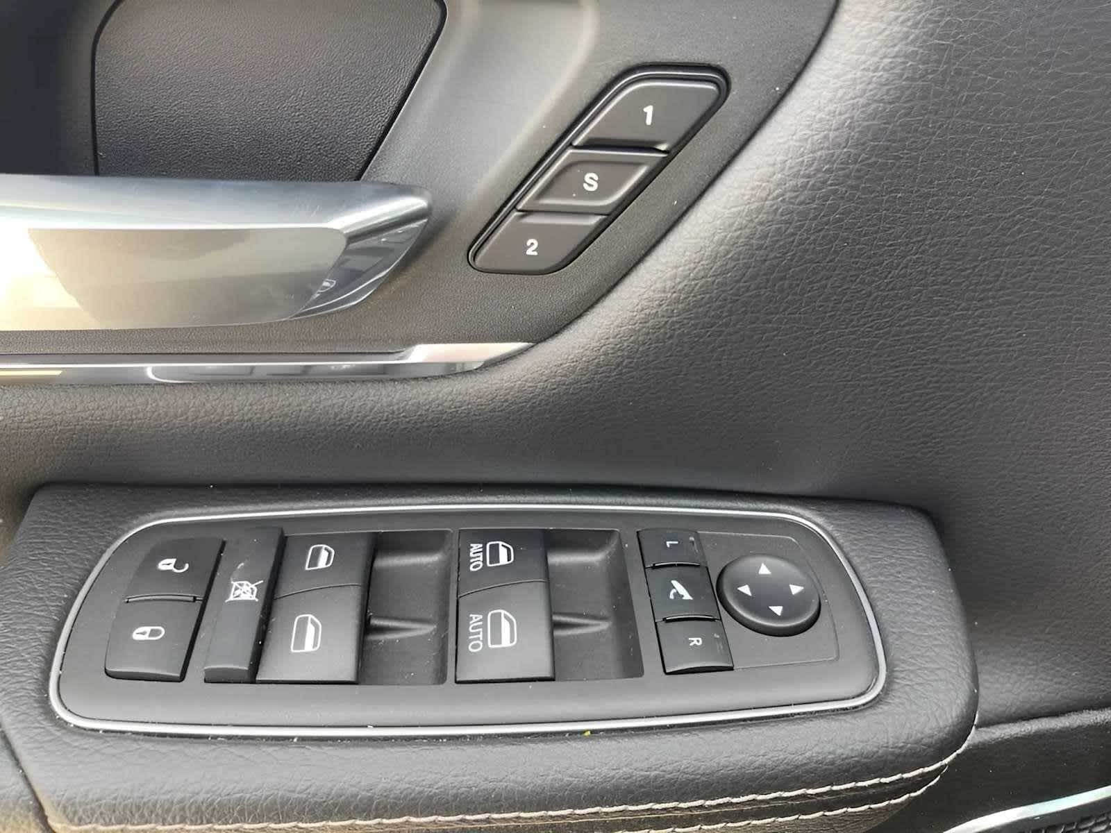 2024 RAM 1500 Laramie Crew Cab 4x4 5'7' Box