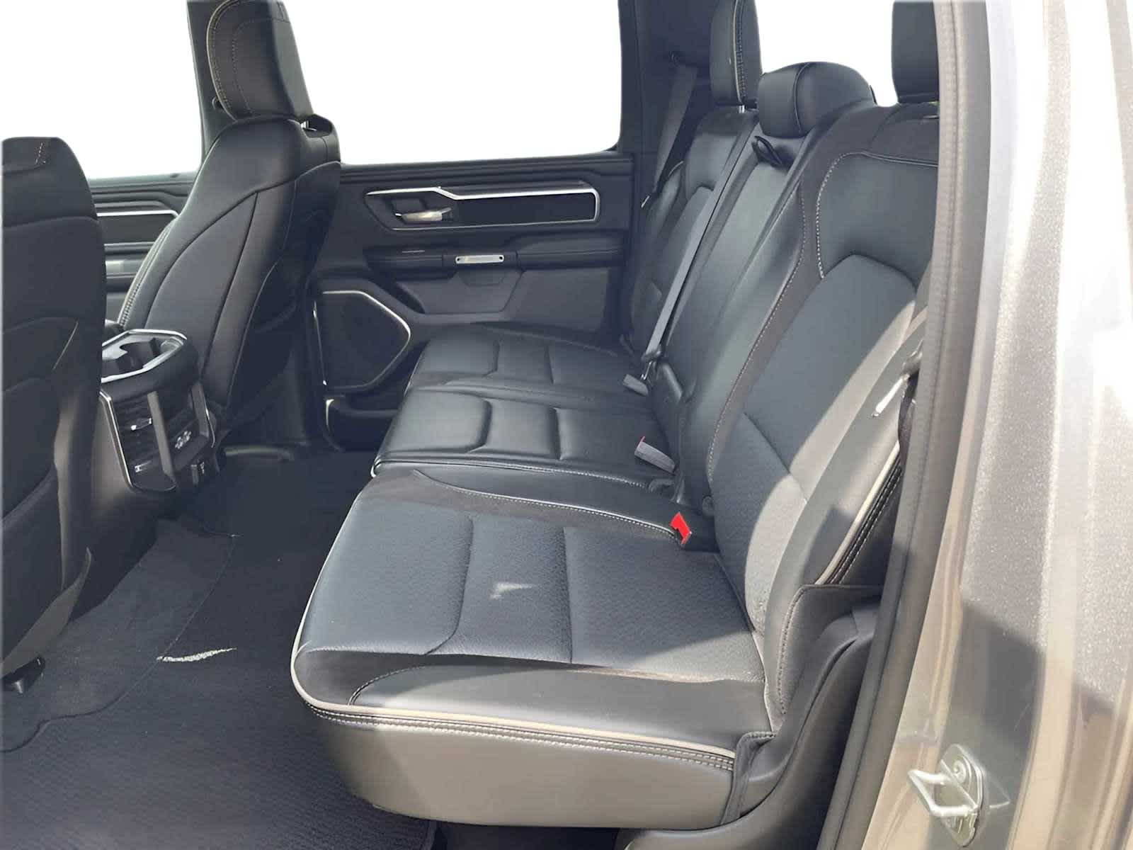 2024 RAM 1500 Laramie Crew Cab 4x4 5'7' Box