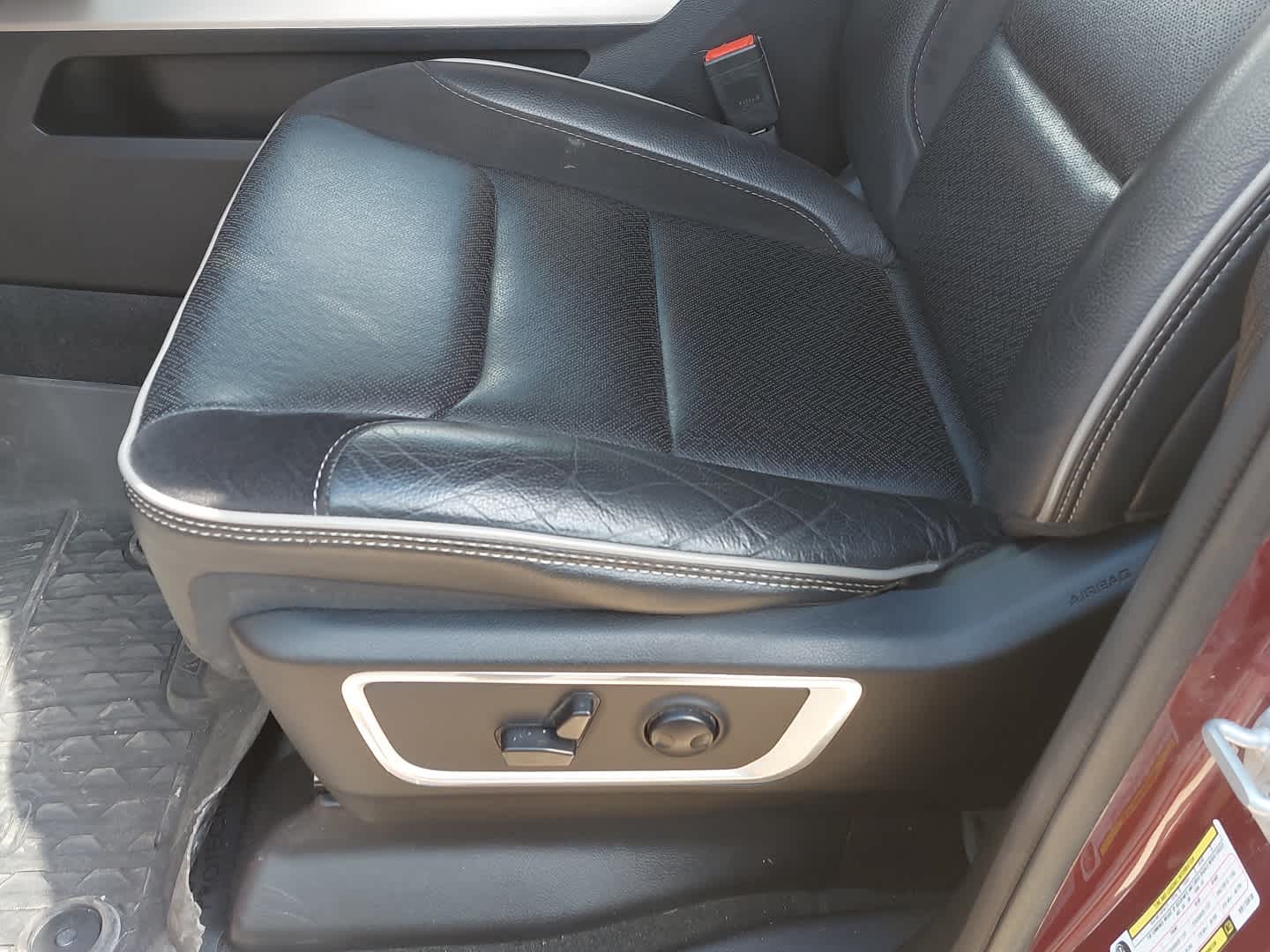 2022 RAM 1500 Laramie Crew Cab 4x4 5'7' Box