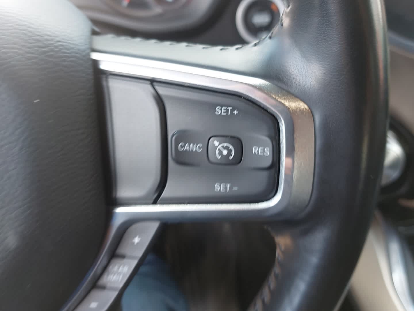 2022 RAM 1500 Laramie Crew Cab 4x4 5'7' Box