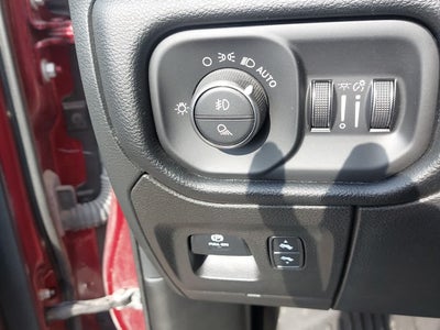 2022 RAM 1500 Laramie Crew Cab 4x4 5'7' Box