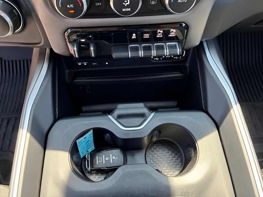 2019 RAM 1500 Big Horn/Lone Star Crew Cab 4x4 6'4' Box