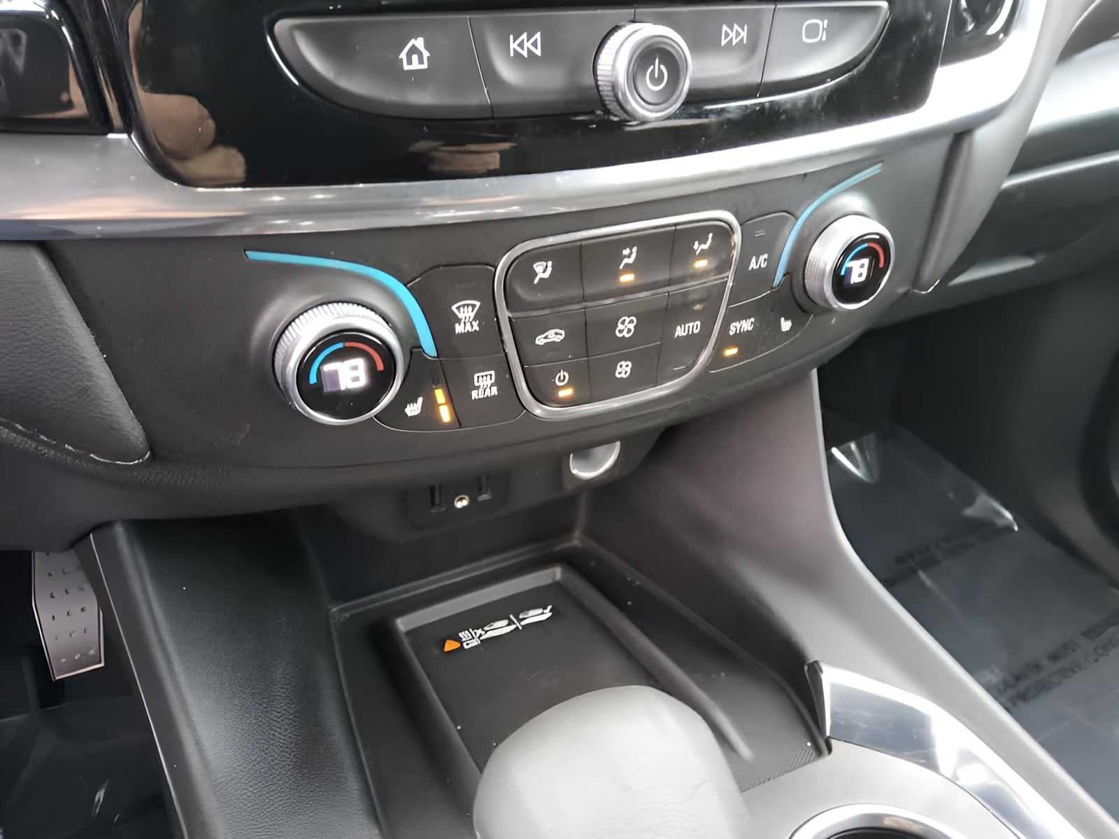 2023 Chevrolet Traverse AWD LT Cloth