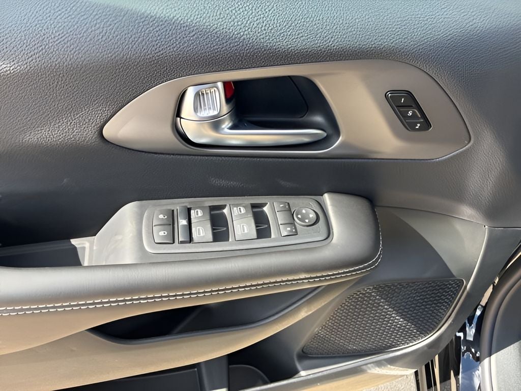 2027 Chrysler Pacifica PACIFICA SELECT