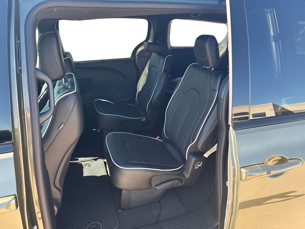 2027 Chrysler Pacifica PACIFICA LIMITED