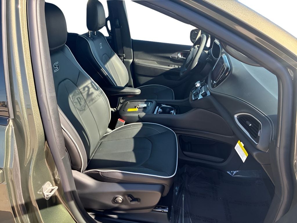 2027 Chrysler Pacifica PACIFICA LIMITED