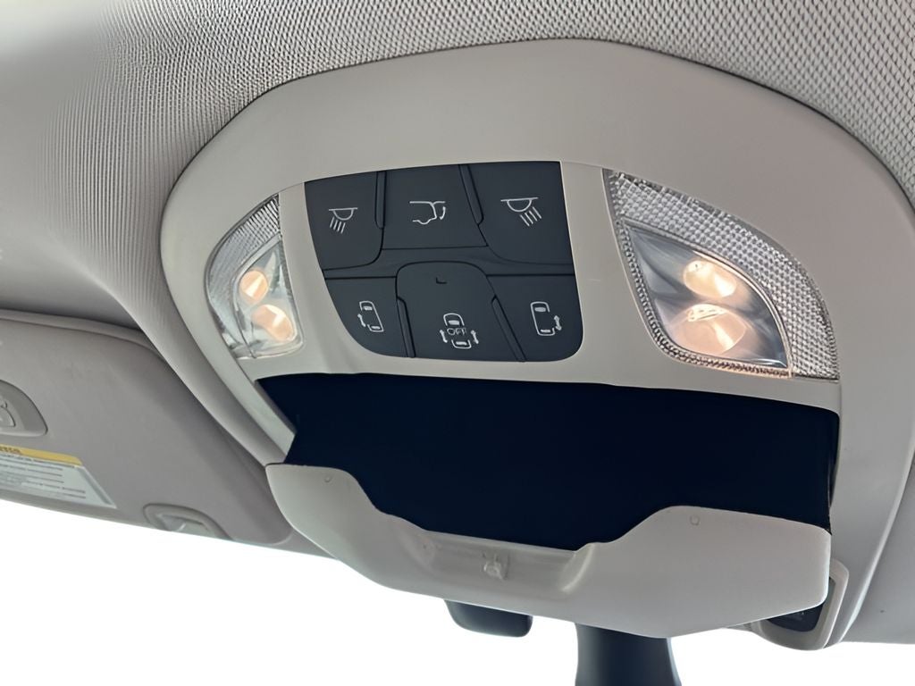 2017 Chrysler Pacifica Limited's photo