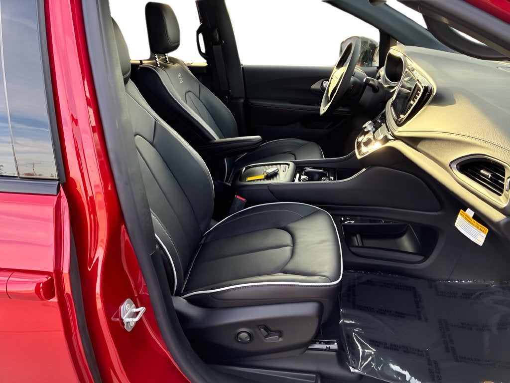 2027 Chrysler Pacifica PACIFICA LIMITED