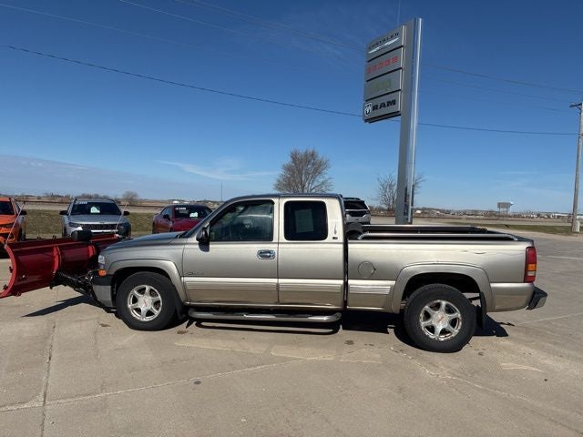 Used 2000 Chevrolet Silverado LS with VIN 2GCEK19T3Y1233941 for sale in Forest City, IA