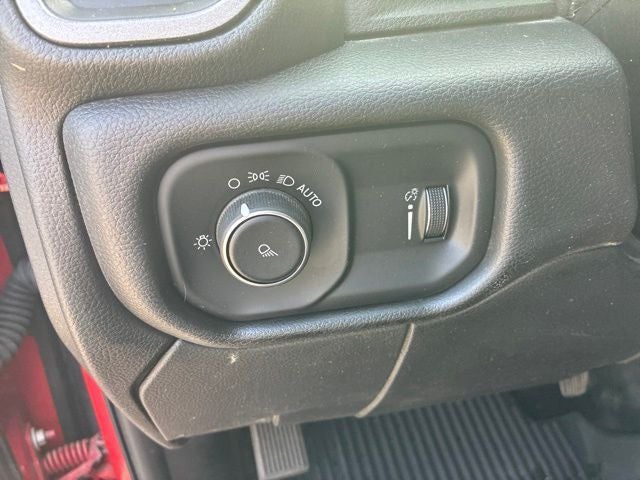 2022 RAM 2500 Tradesman Crew Cab 4x4 6'4' Box
