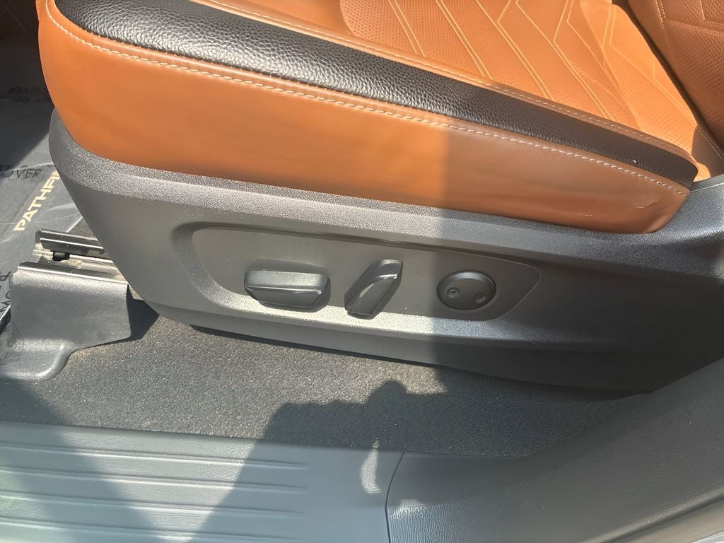 2023 Nissan Pathfinder Platinum 4WD